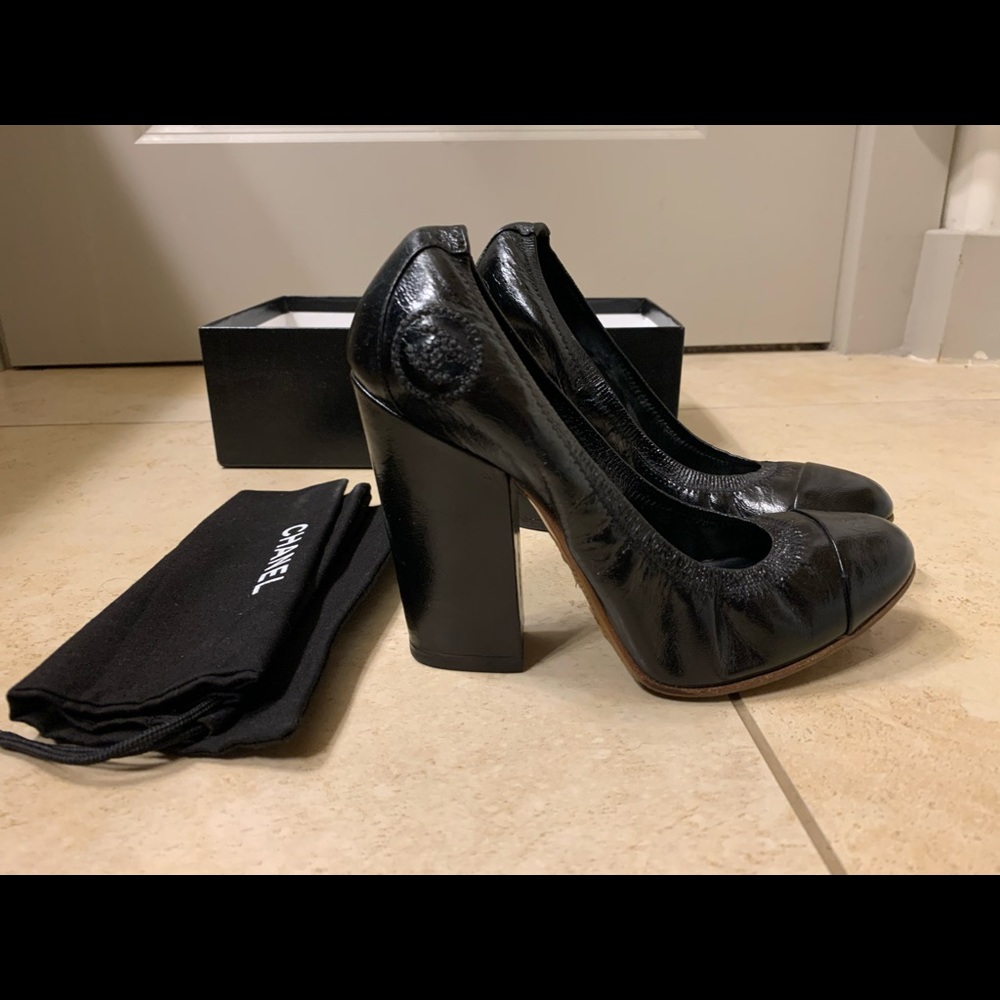 Chanel CC Logo Elastic Patent Pumps
